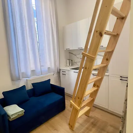 With A Mezzanine In The Center Πόζναν