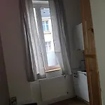 شقة With A Mezzanine In The Center *