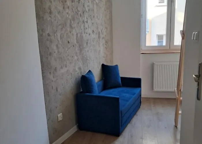 With A Mezzanine In The Center * Posen