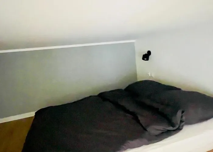 With A Mezzanine In The Center * Posen